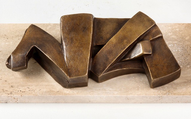 „Liegende“, 2016, Bronze, 5,5 x 23,5 x 9,5 cm.jpg